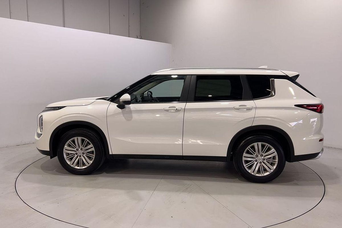 2023 Mitsubishi Outlander LS ZM
