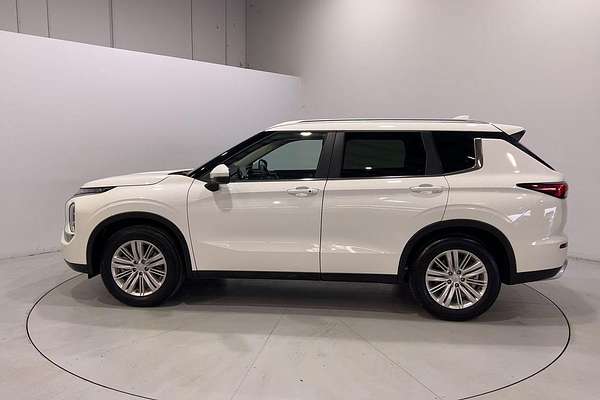 2023 Mitsubishi Outlander LS ZM
