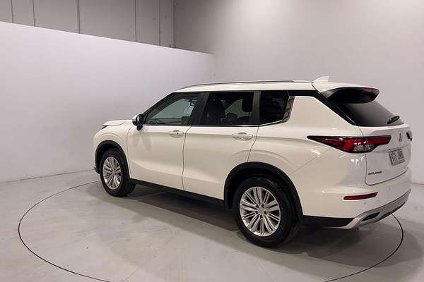 2023 Mitsubishi Outlander LS ZM