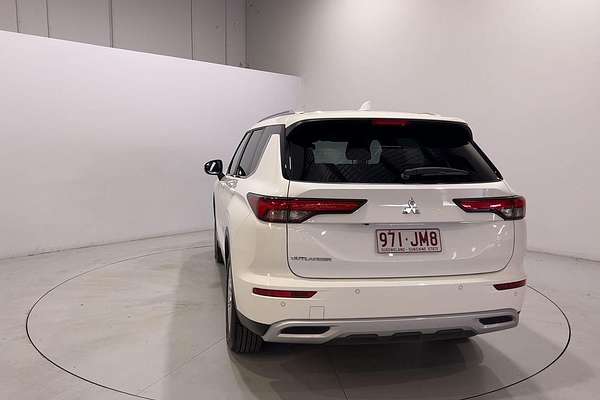 2023 Mitsubishi Outlander LS ZM