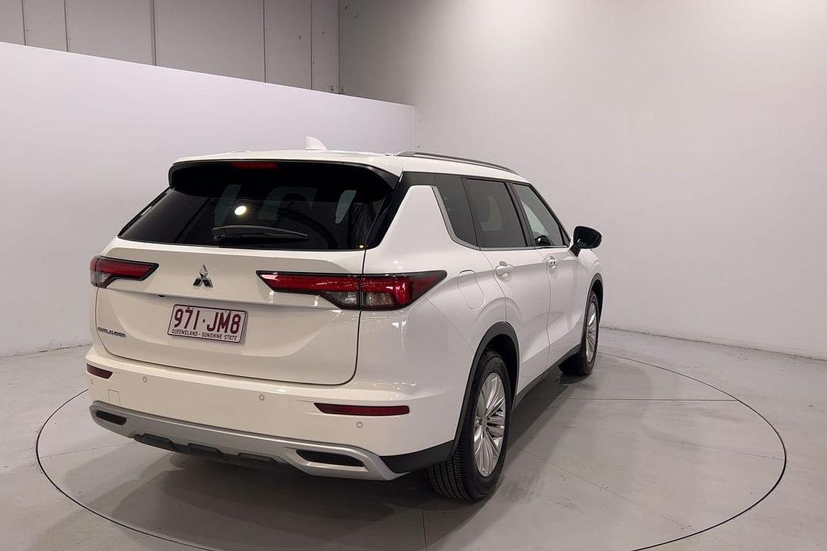 2023 Mitsubishi Outlander LS ZM