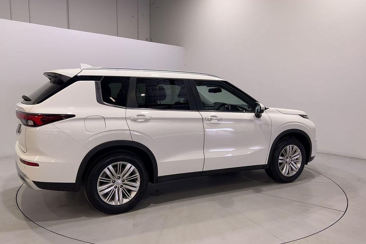2023 Mitsubishi Outlander LS ZM