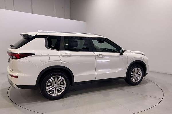 2023 Mitsubishi Outlander LS ZM