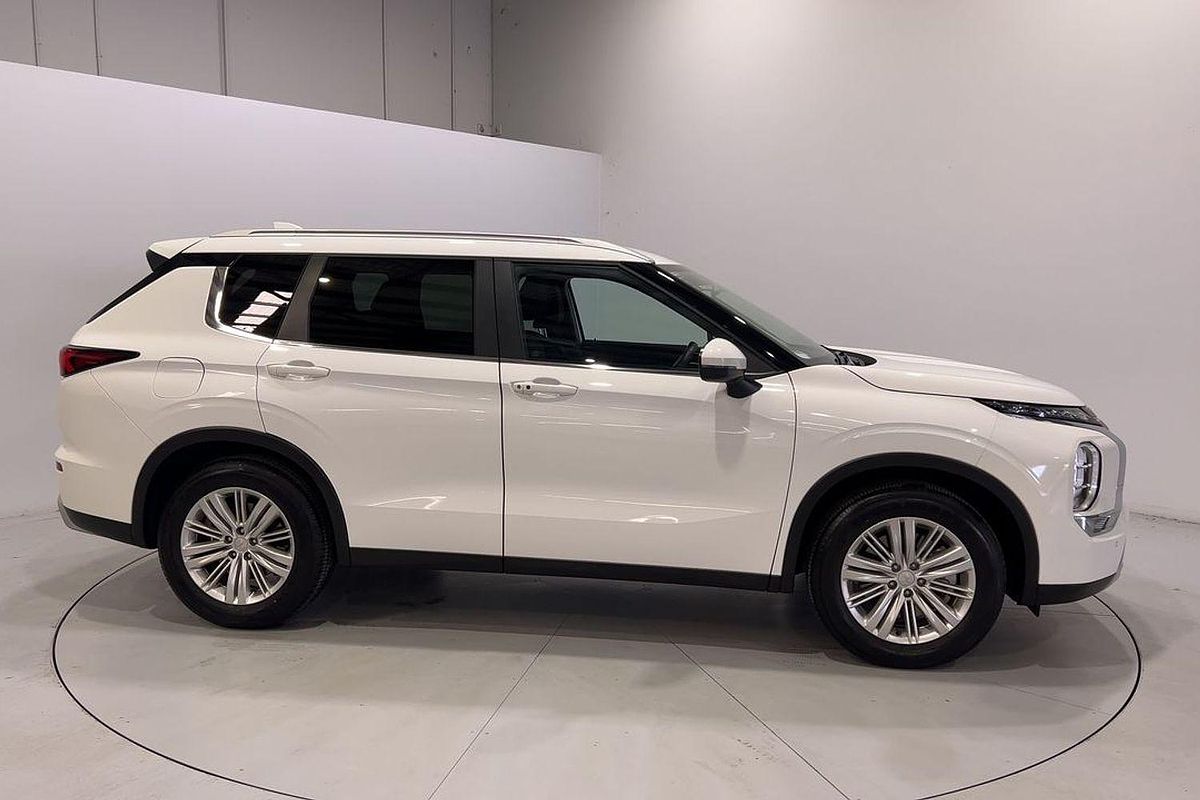 2023 Mitsubishi Outlander LS ZM