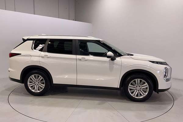 2023 Mitsubishi Outlander LS ZM