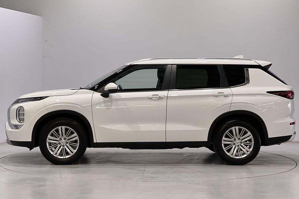 2023 Mitsubishi Outlander LS ZM
