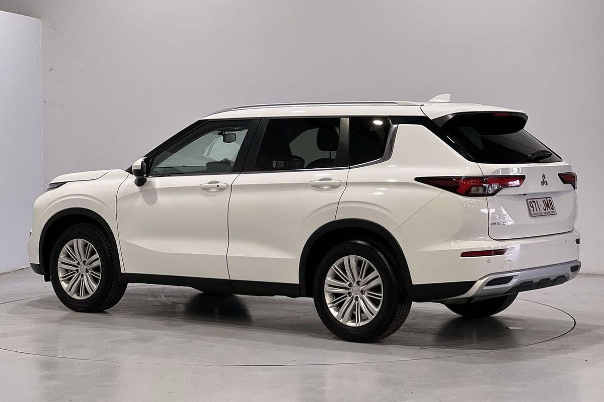 2023 Mitsubishi Outlander LS ZM