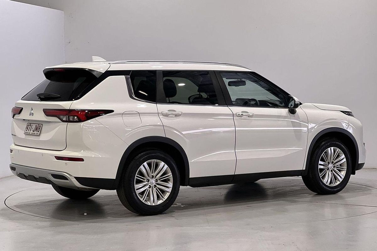 2023 Mitsubishi Outlander LS ZM