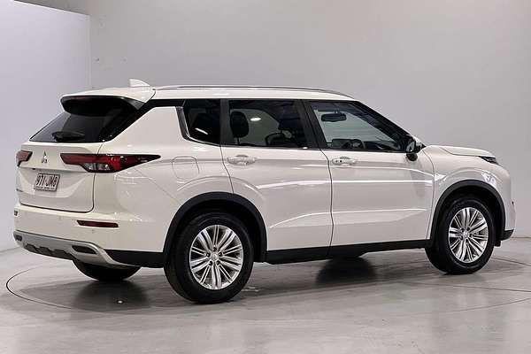 2023 Mitsubishi Outlander LS ZM