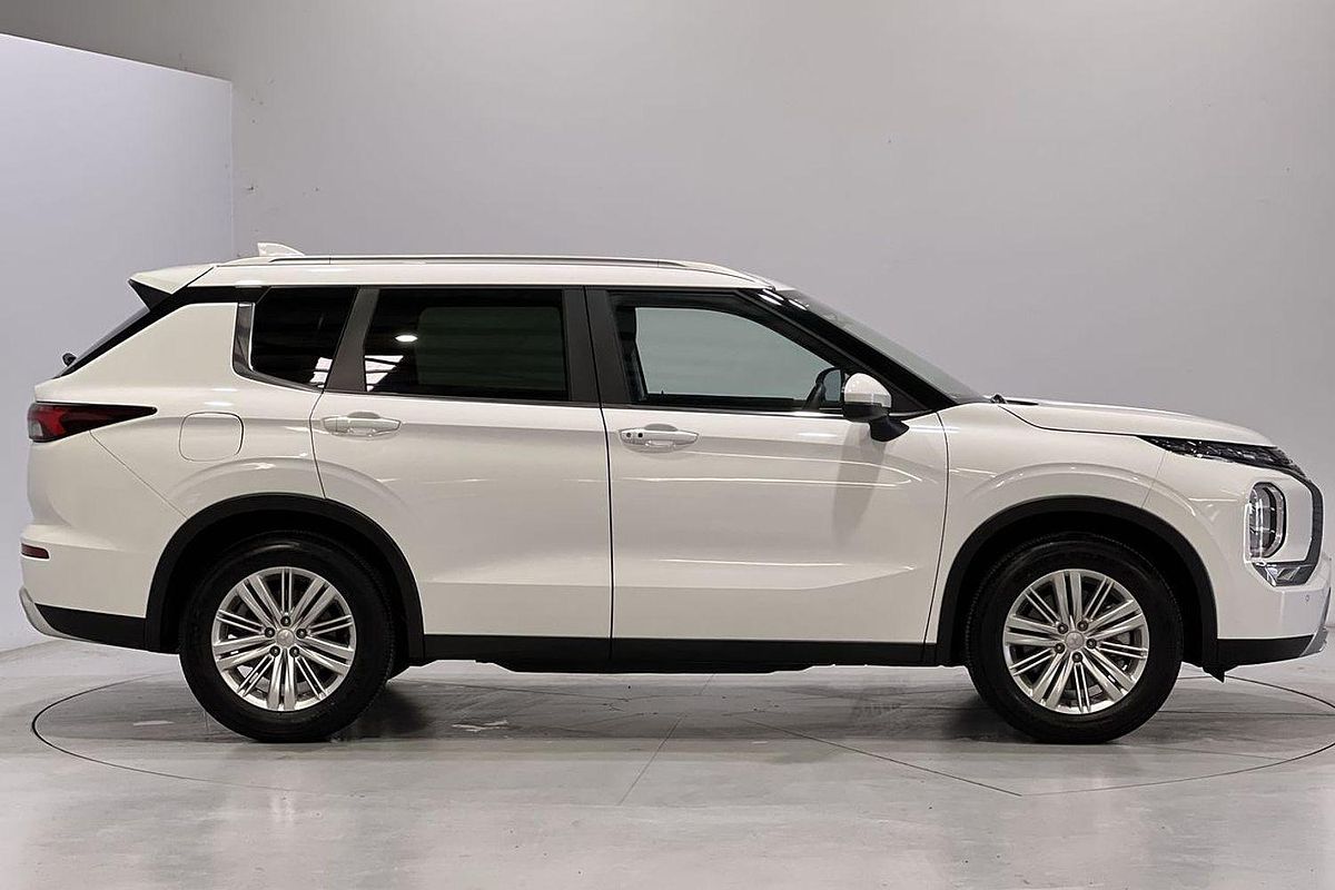 2023 Mitsubishi Outlander LS ZM