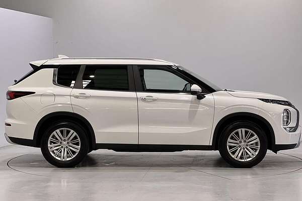2023 Mitsubishi Outlander LS ZM