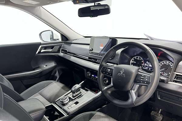 2023 Mitsubishi Outlander LS ZM