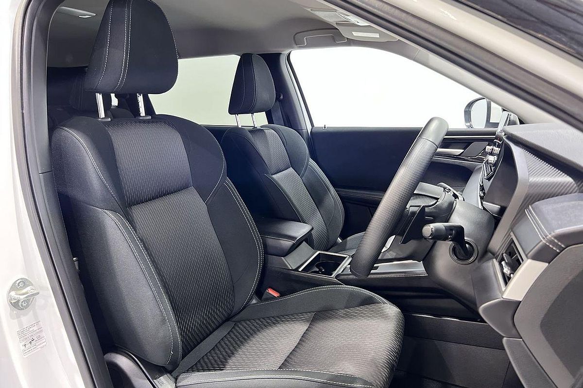 2023 Mitsubishi Outlander LS ZM