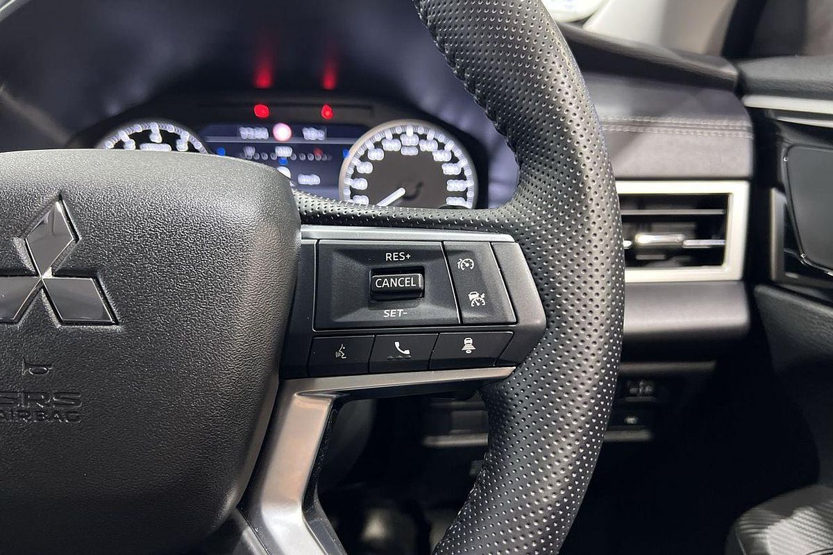 2023 Mitsubishi Outlander LS ZM