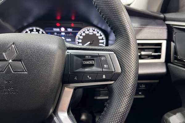 2023 Mitsubishi Outlander LS ZM