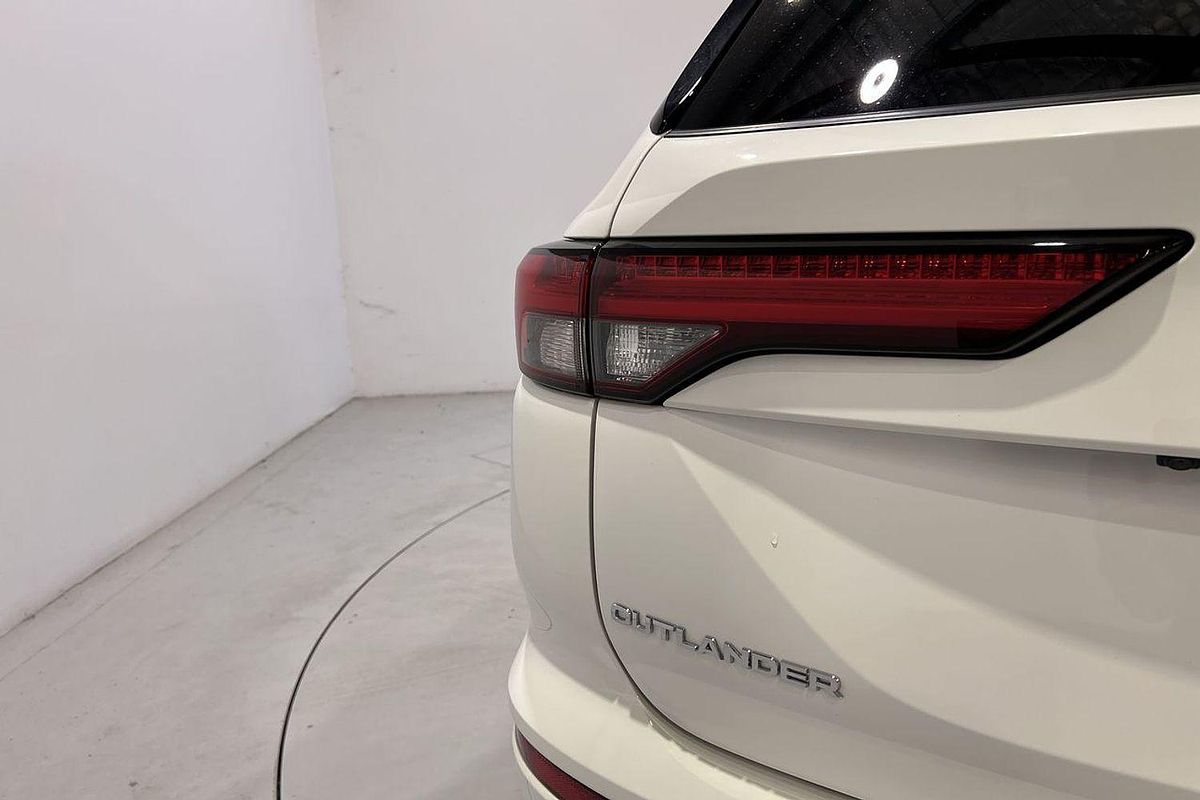2023 Mitsubishi Outlander LS ZM