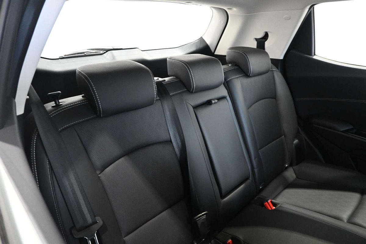 2025 Mahindra XUV 3XO AX7L
