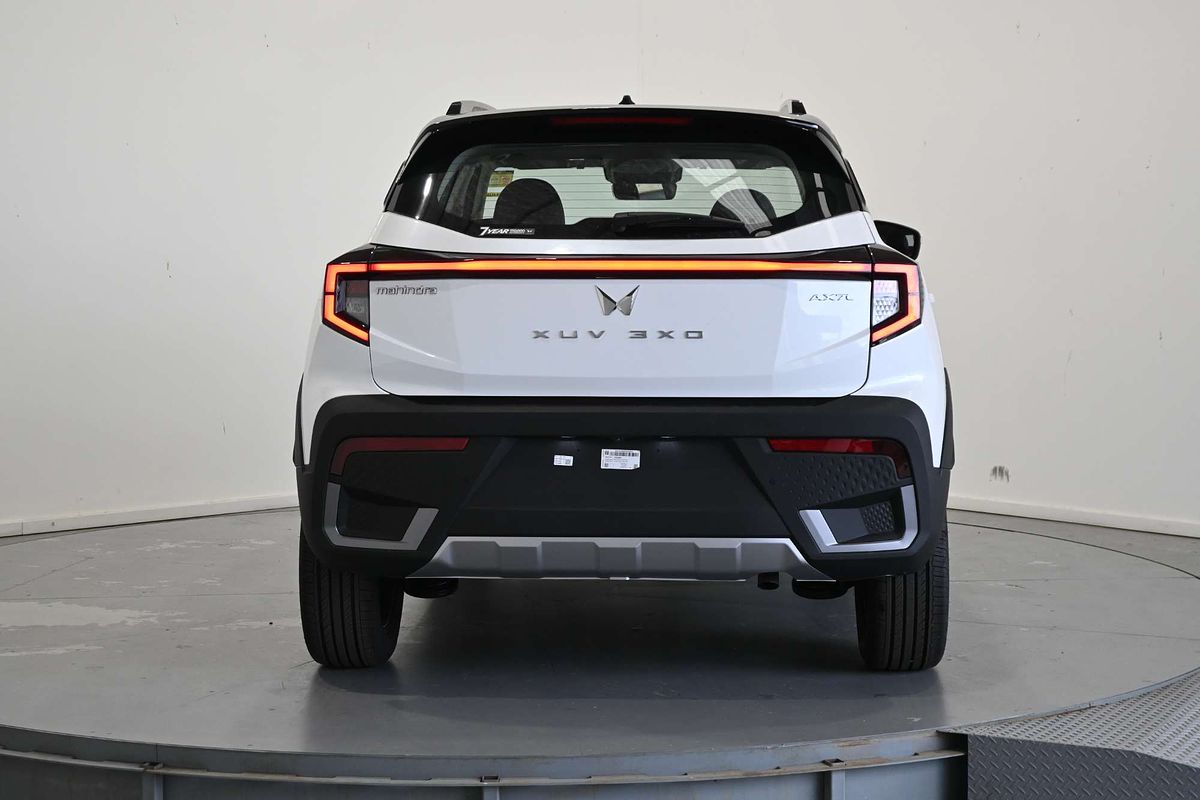 2025 Mahindra XUV 3XO AX7L