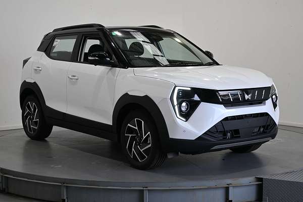 2025 Mahindra XUV 3XO AX7L