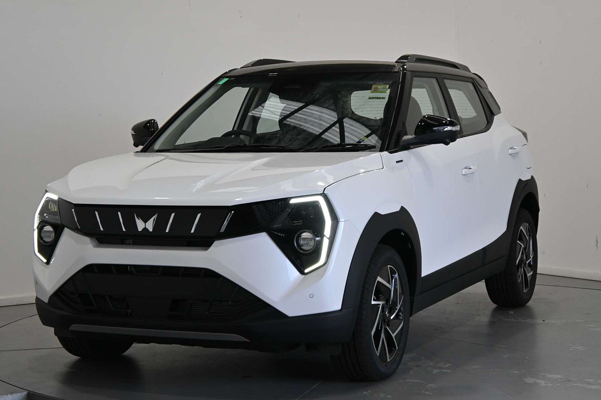 2025 Mahindra XUV 3XO AX7L