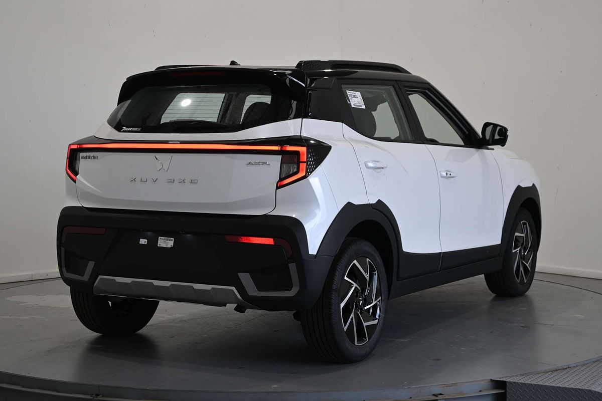 2025 Mahindra XUV 3XO AX7L