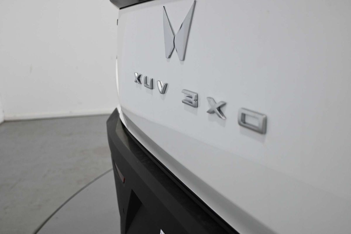 2025 Mahindra XUV 3XO AX7L
