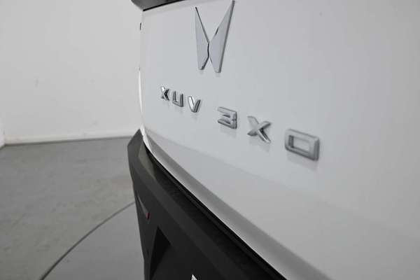 2025 Mahindra XUV 3XO AX7L