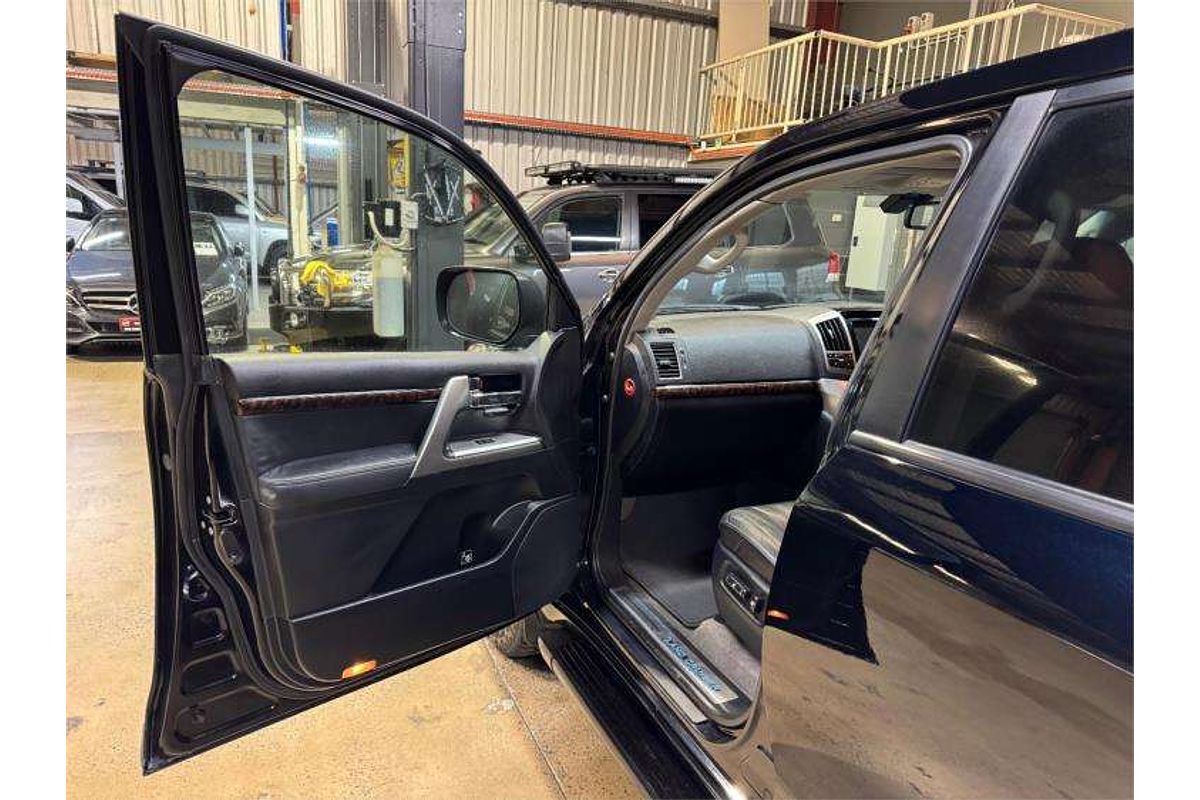 2014 Toyota Landcruiser Sahara VDJ200R