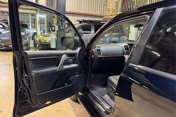2014 Toyota Landcruiser Sahara VDJ200R