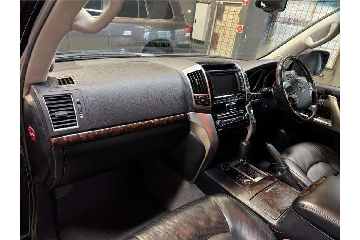 2014 Toyota Landcruiser Sahara VDJ200R