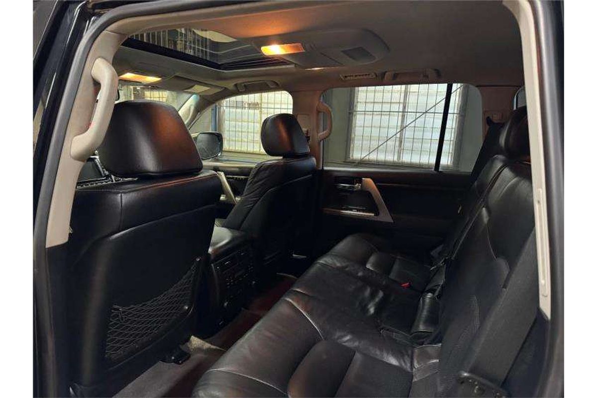 2014 Toyota Landcruiser Sahara VDJ200R