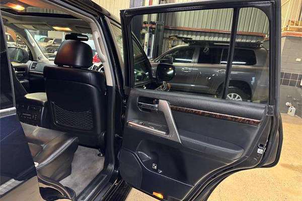 2014 Toyota Landcruiser Sahara VDJ200R