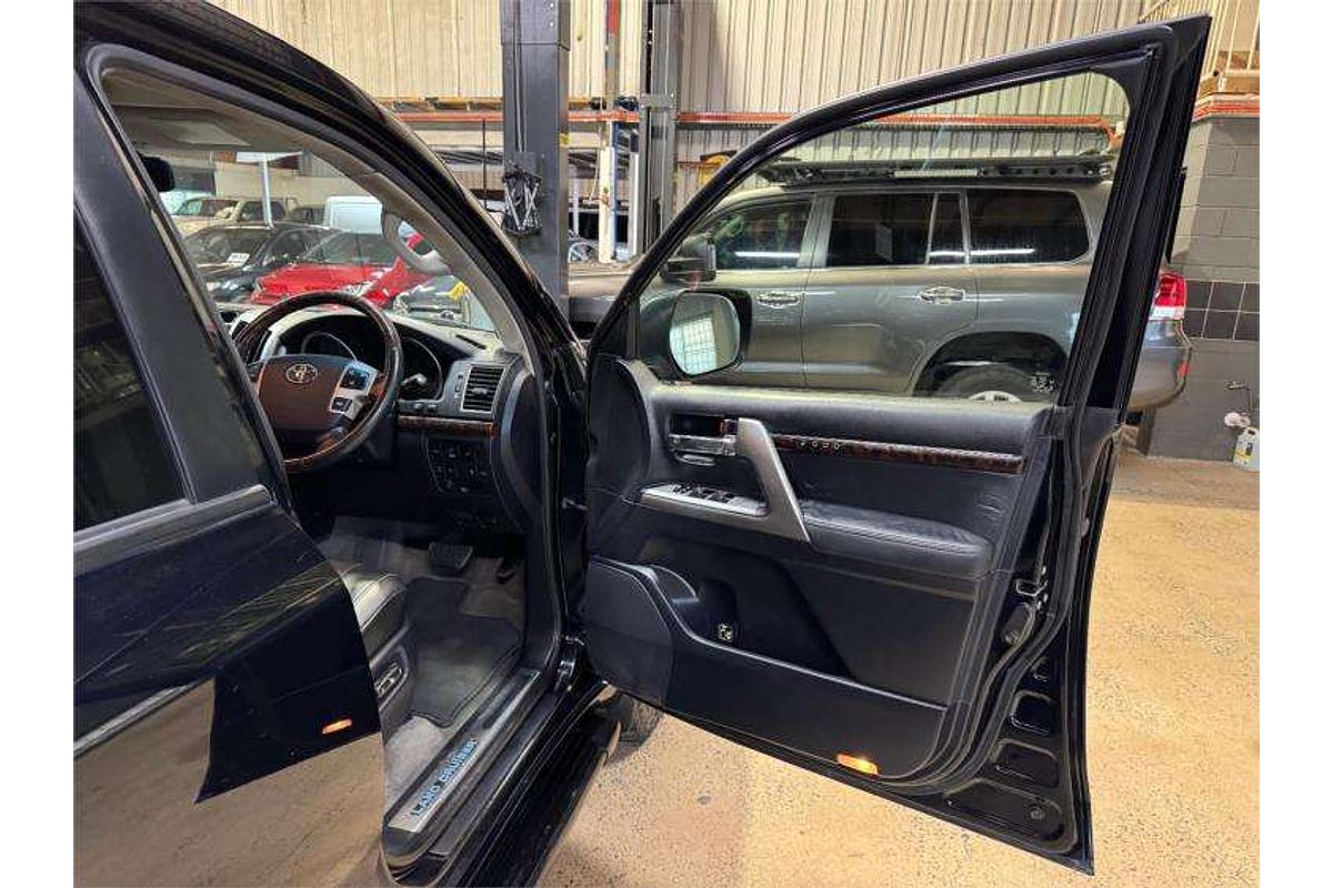 2014 Toyota Landcruiser Sahara VDJ200R