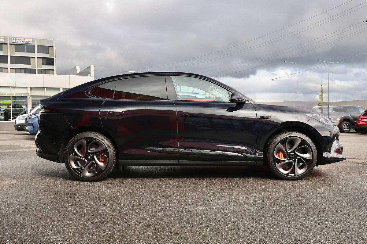 2025 MG IM6