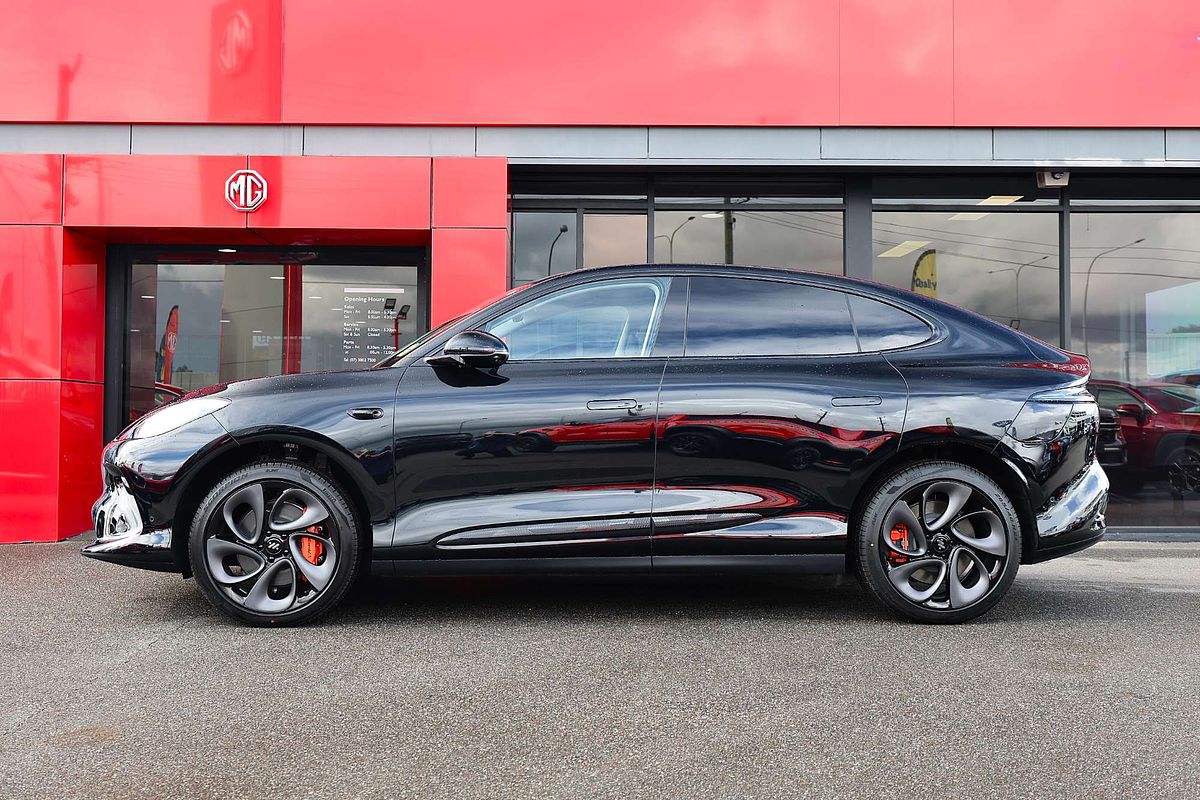 2025 MG IM6
