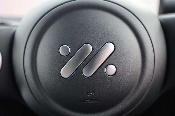2025 MG IM6