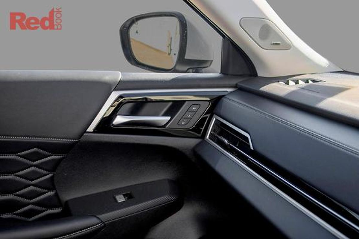 2025 Mitsubishi Outlander Exceed ZM