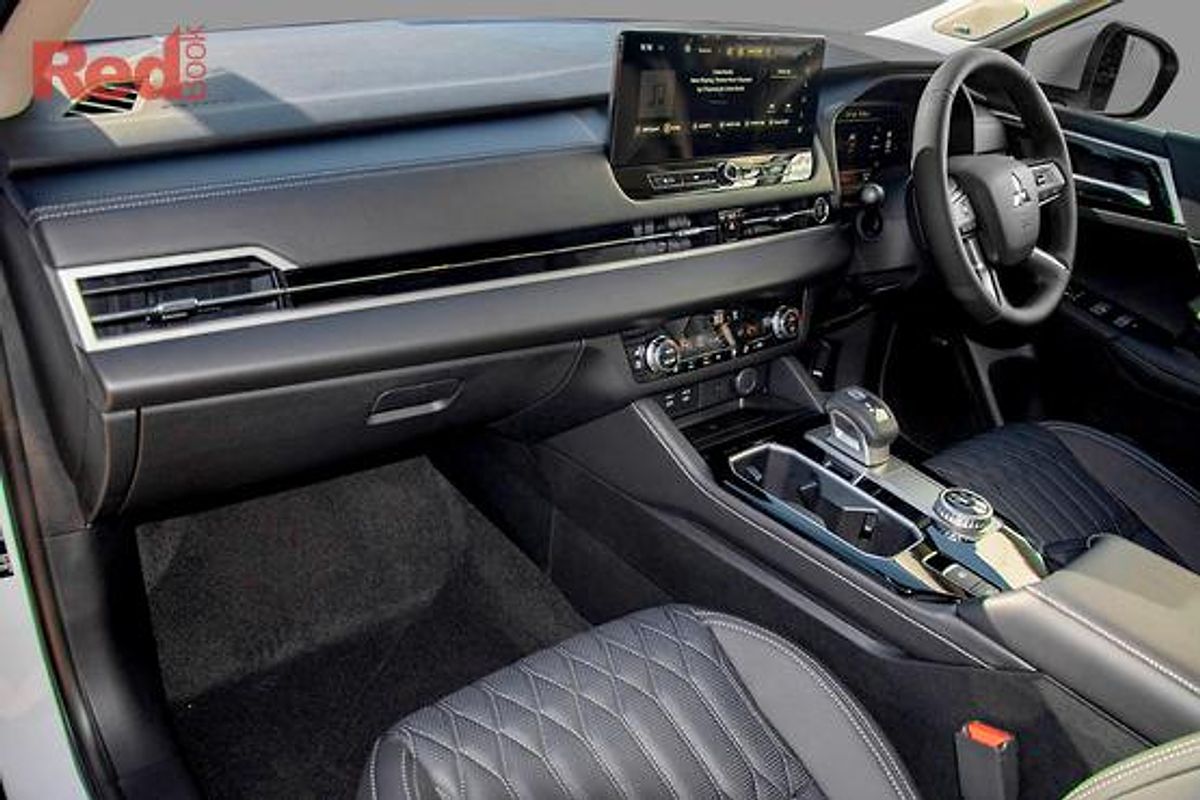 2025 Mitsubishi Outlander Exceed ZM
