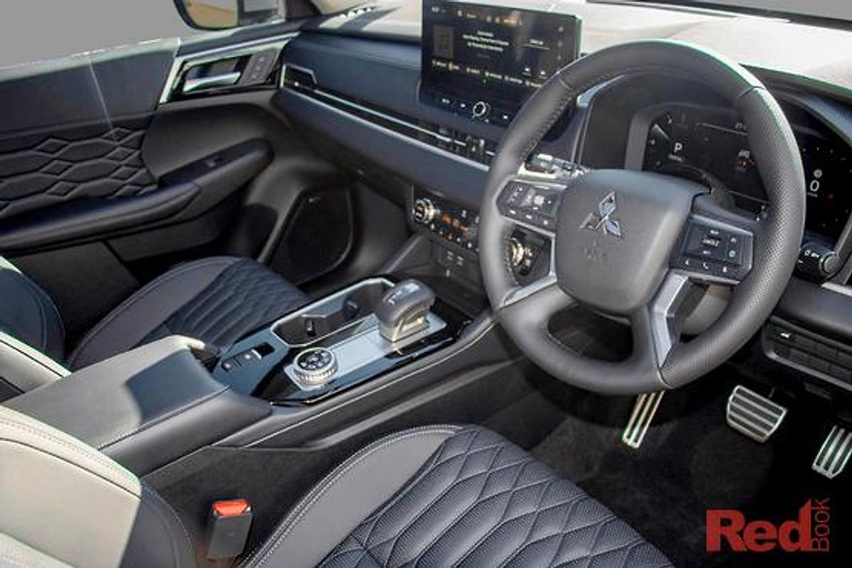 2025 Mitsubishi Outlander Exceed ZM