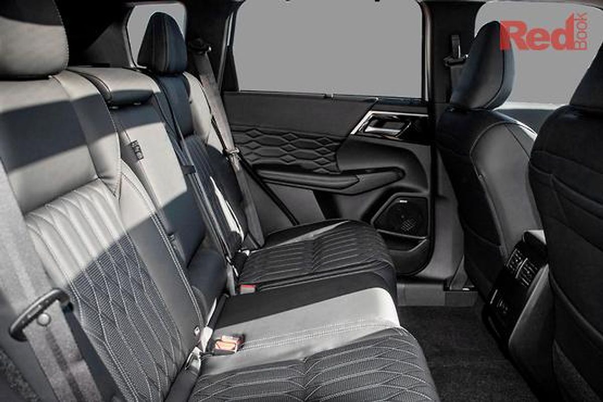 2025 Mitsubishi Outlander Exceed ZM