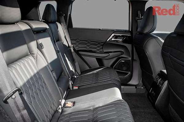 2025 Mitsubishi Outlander Exceed ZM