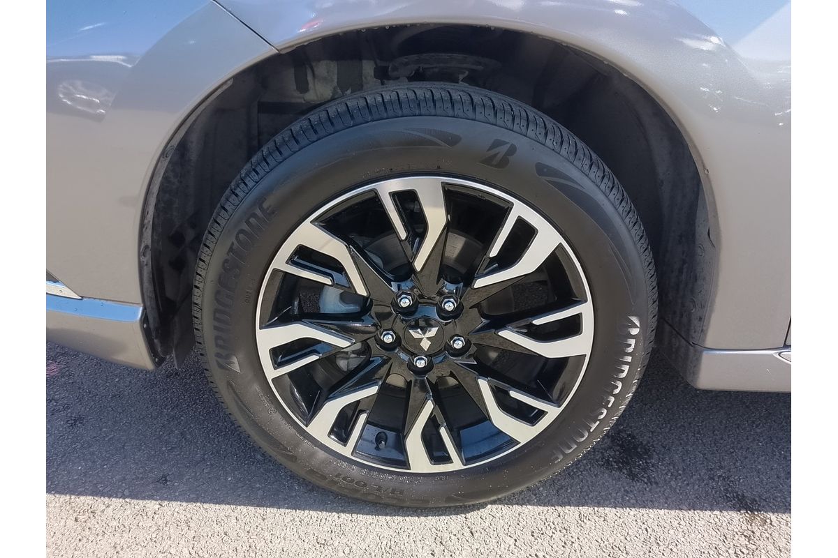 2017 Mitsubishi Outlander PHEV Exceed ZK