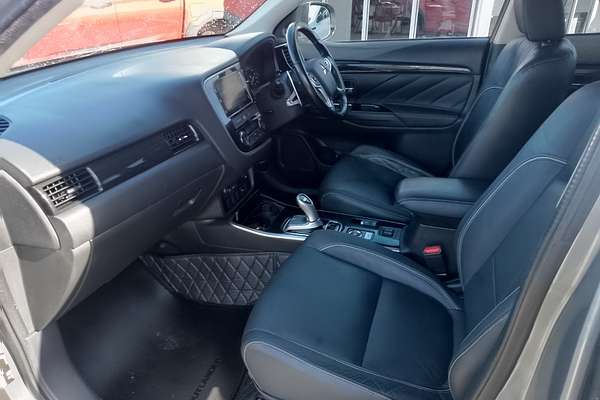 2017 Mitsubishi Outlander PHEV Exceed ZK