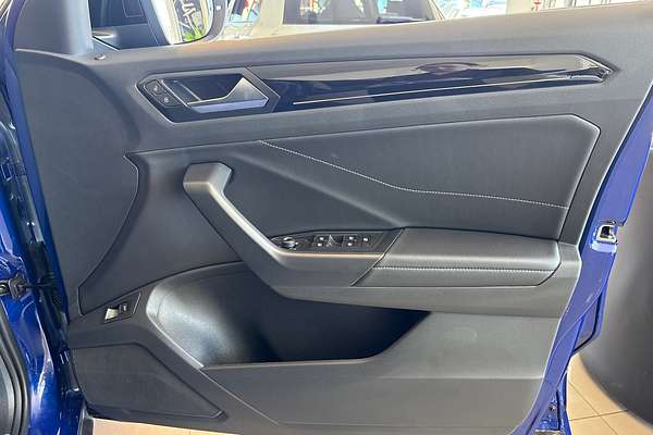 2025 Volkswagen T-Roc 140TSI R-Line D11