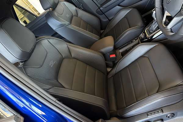 2025 Volkswagen T-Roc 140TSI R-Line D11