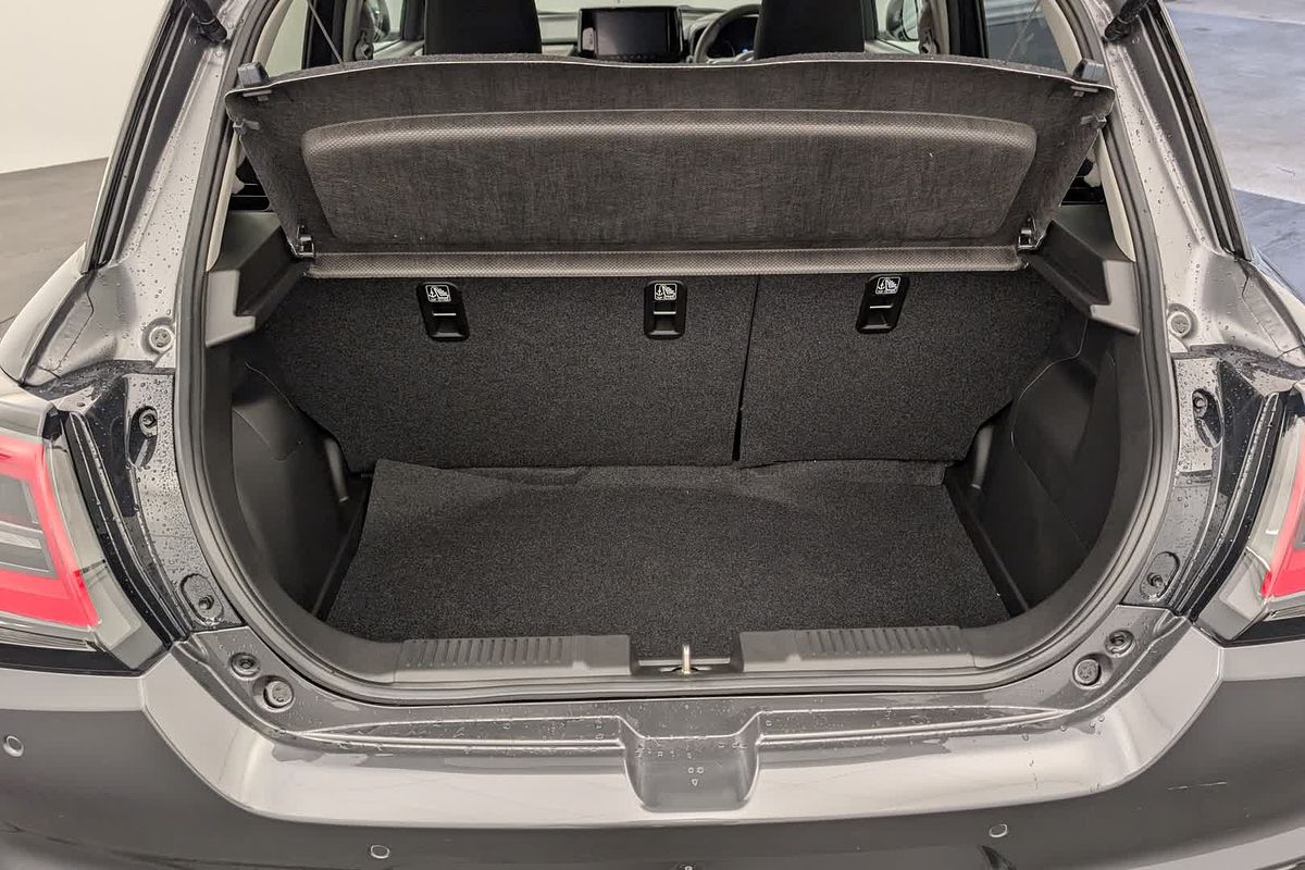 2025 Suzuki Swift Hybrid GLX UZ