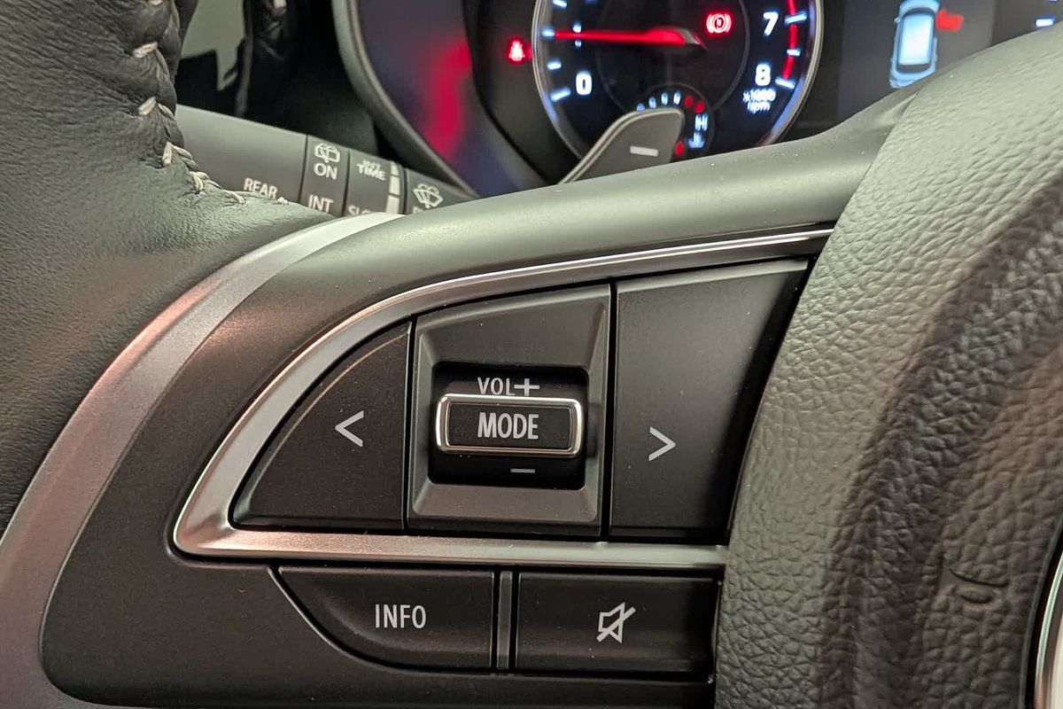 2025 Suzuki Swift Hybrid GLX UZ