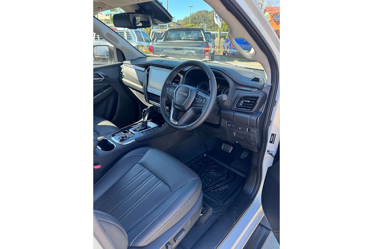 2024 Isuzu MU-X LS-T