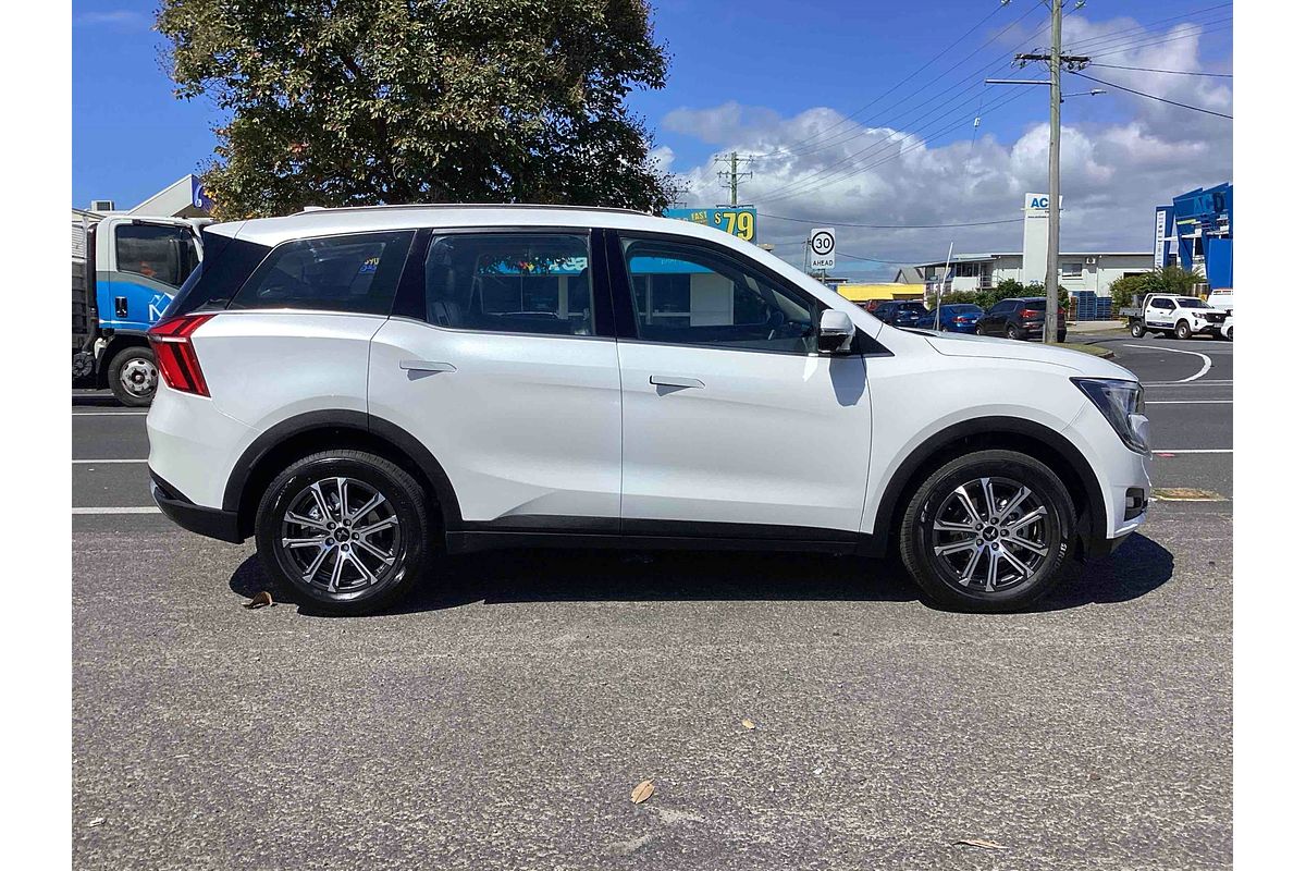 2025 Mahindra XUV700 AX7L
