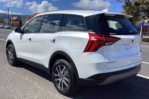 2025 Mahindra XUV700 AX7L